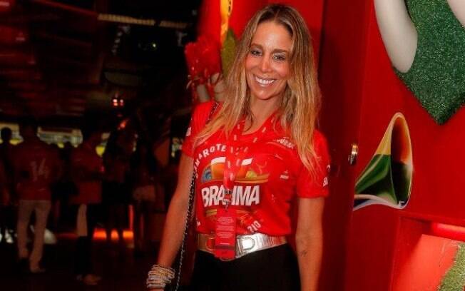 Danielle Winits curtiu o desfile das campeãs
