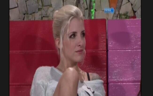 Clara diz que se chegar na final, tomará banho nua com Vanessa