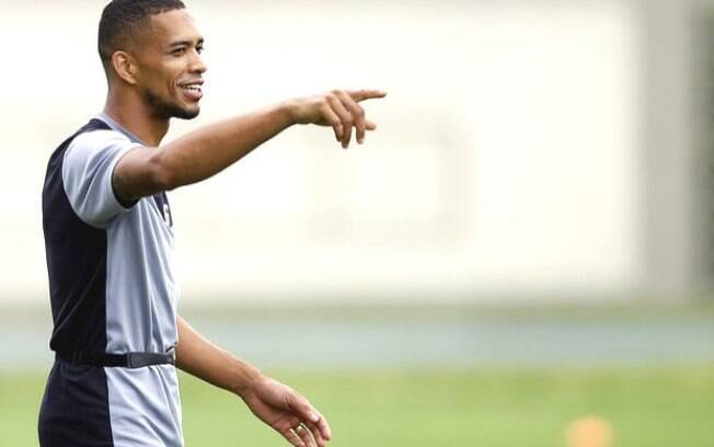 O lateral direito Luis Ricardo foi liberado pelo São Paulo e assinará por um ano com o Botafogo