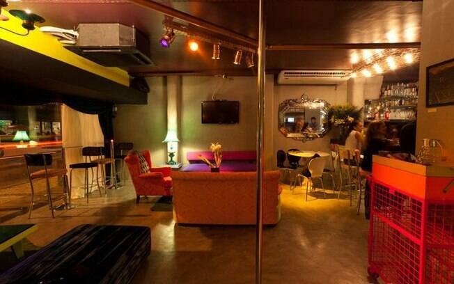 Ambiente descolado no albergue Z.Bra, no Leblon