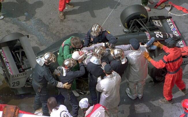 Duas semanas depois do acidente fatal de Senna, Karl Wendlinger quase morreu no GP de Mônaco ao bater na saída do túnel