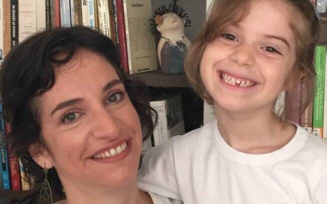 Julia queria um ambiente escolar com maior diversidade para a filha