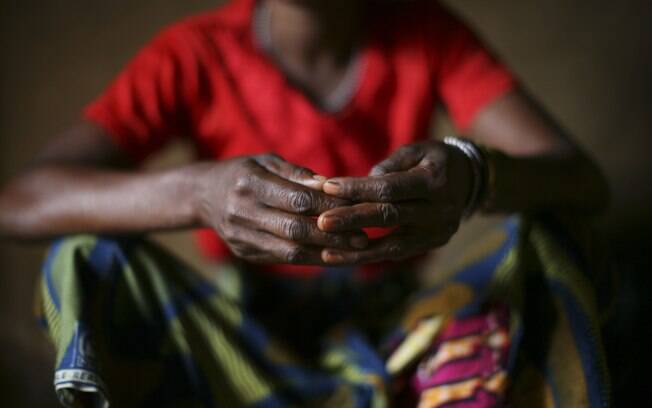 Congo: congolesa não identificada foi estuprada por homens de milícia armada que ocuparam Livungi, onde ela morava. Estupros são arma de guerra no país. Foto: NYT