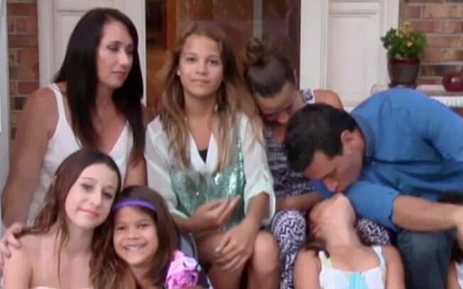 Laura Ruffino adotou as quatro filhas de melhor amiga que morreu de câncer cerebral. Foto: Reprodução