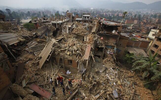 Situação de Katmandu, capital do Nepal, após terremoto que matou mais de duas mil pessoas