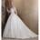 Vestido princesa, com saia volumosa e mangas de renda. De Pronuptia Paris. Foto: Divulgação