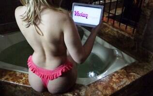 Strippers
virtuais: elas rejeitam empregos comuns e aceitam recarga de celular