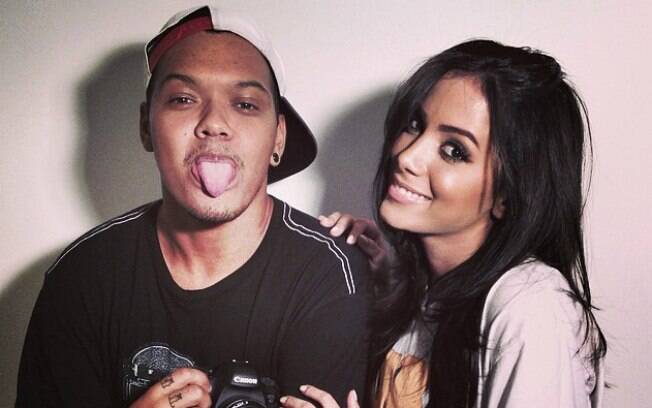 Anitta morena ao lado de Duh Marinho