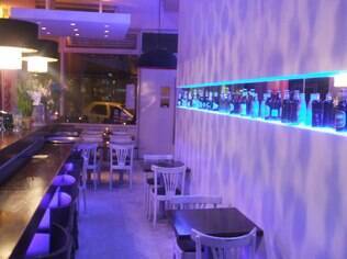 Granados Bar tem ambiente moderninho