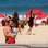 Claudia Abreu se divertiu com a familia nas areias da praia do Leblon, no Rio de Janeiro. Foto: AgNews