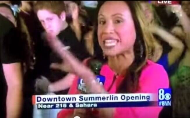 Olha Brendan todo muso no fundo da reportagem