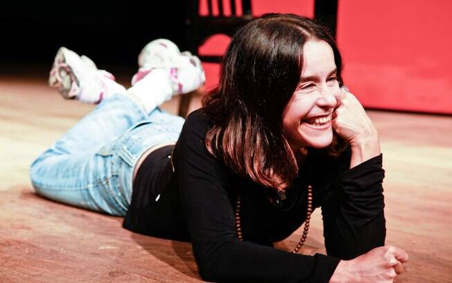 O visual adolescente e o tipo mignon dão a impressão de que o tempo não passa para Lucélia