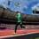 Sarah Attar não abandonou o véu para representar a Arábia Saudita nos 800 m em Londres. Foto: Getty Images