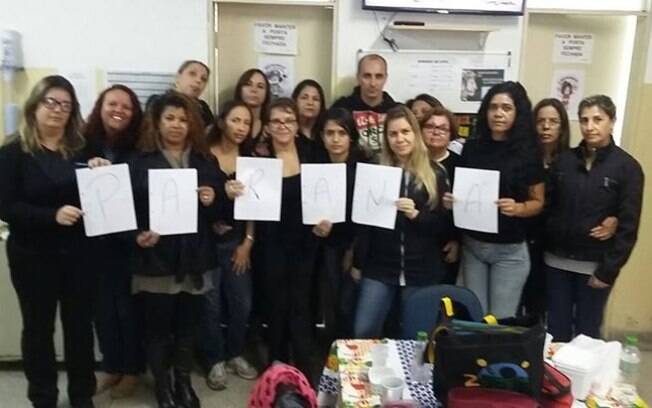 Professores de Salto Do Jacuí (RS) publicam foto em luto pela educação após repressão de protesto de professores do Paraná (4.5.2015). Foto: Reprodução/Facebook