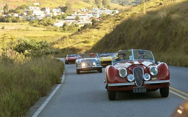 Jaguar XK 120 participa das Mil Milhas Histórias Brasileiras 