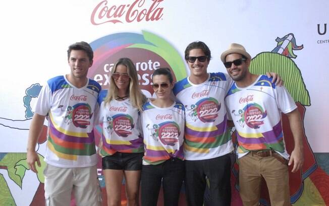 Romulo Arantes, Danielle Winits, Cléo Pires, Emílio Occiolo e Juliano Cazarré curtem a folia em Recife