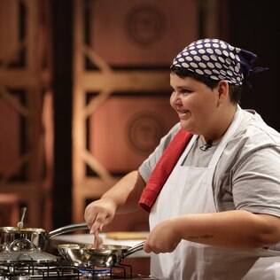 Aos 18 anos, Cássia é a mais nova no 'Masterchef'. Jurados consultaram a mãe da garota antes de aprovação