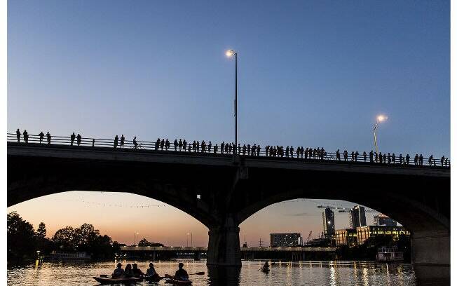 Estima-se que 1,5 milhões de morcegos vivam na ponte 