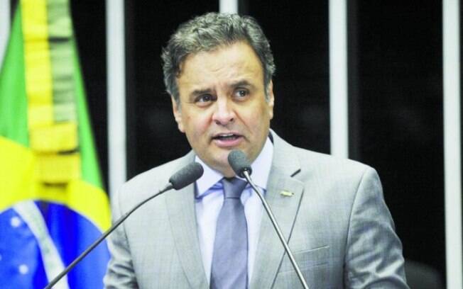 O senador Aécio Neves: elevando tom das críticas ao governo da candidata que o derrotou