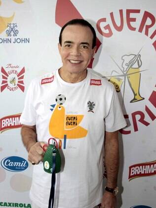 Chiquinho Scarpa também se divertiu no grito de carnaval