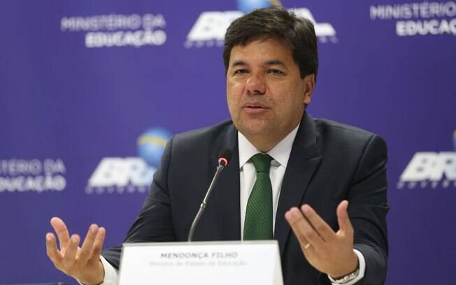 Ministro Mendonça Filho anunciou os resultados do Enem nesta terça-feira (4); médias da redação subiram ante 2014
