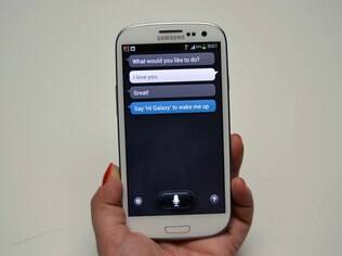 S Voice permite interagir com o aparelho por meio de comandos de voz