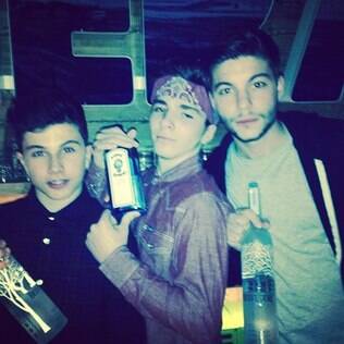 Madonna publica foto do filho de 13 anos e dos amigos dele com bebidas alcoólicas nas mãos