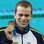 Cesar Cielo exibe a medalha de ouro nos 50m livre do Mundial de Xangai, em 2011. Foto: Divulgação