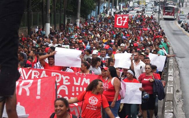 Protesto do MTST na manhã desta quarta-feira (18) na Avenida Guarapiranga, sentido centro, zona sul de São Paulo . Foto: Luiz Claudio Barbosa/Futura Press