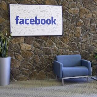 Facebook pode preparar nova equipe para desenvolver smartphone próprio