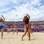As animadoras mostram mais um momento de descontração para a torcida no vôlei de praia. Foto: Getty Images