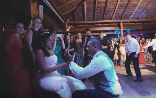 Noivo dança e surpreende a todos