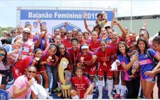 Campeonato Baiano de futebol feminino começa com sete atletas 'garimpadas' em caravana no interior do estado. São Francisco é o atual campeão