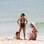 Giovanna Antonelli adota a tendência das hot pants para ir à praia com as filhas na manhã desta terça-feira (18/9). Foto: Dilson Silva/Agnews