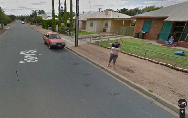 Australiana exibe seios para câmera do Google Maps
