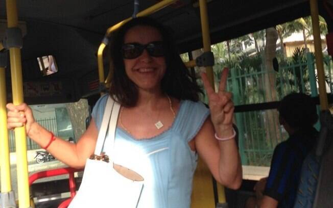 Lucélia Santos tira foto em ônibus após desabafo sobre transporte público nas redes sociais