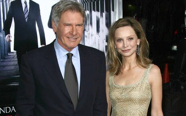 22 ANOS: Harrison Ford (70 anos) e Calista Flockhart (48). Foto: SplashNews