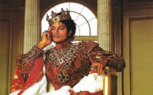 Ainda sem o título de "Rei do Pop", que só viria em 1990, Michael já posa como tal Ainda sem o título de "Rei do Pop", que só viria em 1990, Michael já posa como tal