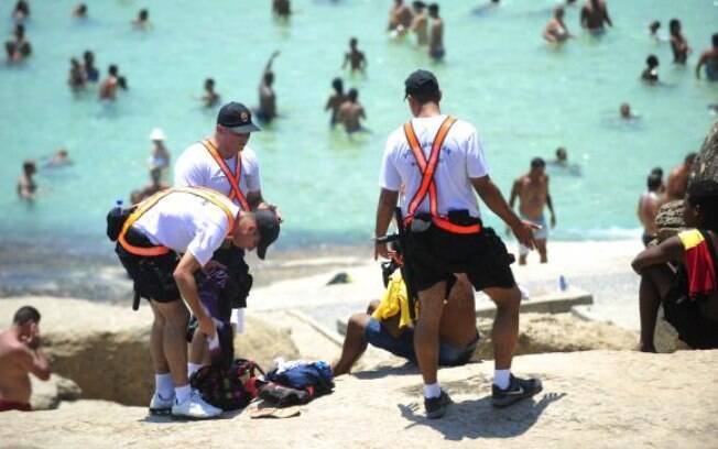 A Polícia Militar do Rio reforçou a segurança nas praias da zona sul da capital fluminense para conter novas ações violentas