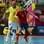 Ari persegue Lin em ataque espanhol. Foto: Getty Images