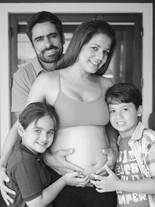 Nívea Stelmann, o marido Marcus Rocha, Joaquim e Miguel