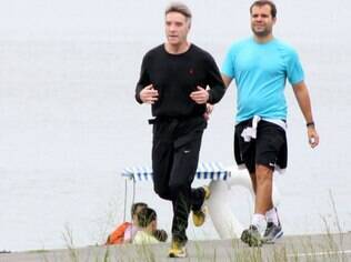 Eike Batista se exercita no Rio