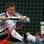 Schweinsteiger se alonga no treino da Alemanha. Foto: Getty Images