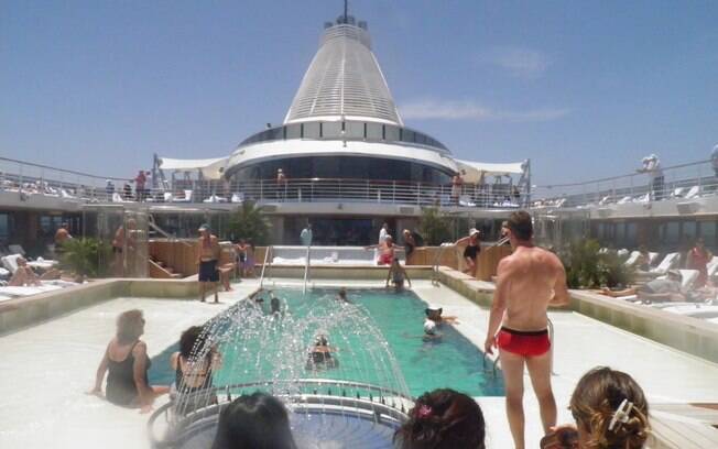 A piscina do Marina em dia de sol