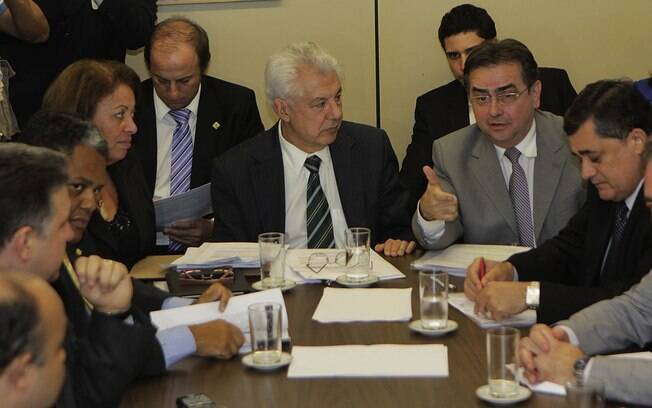 Líderes partidários reunido com ministros para chegar a acordo sobre a votação da MP dos Portos