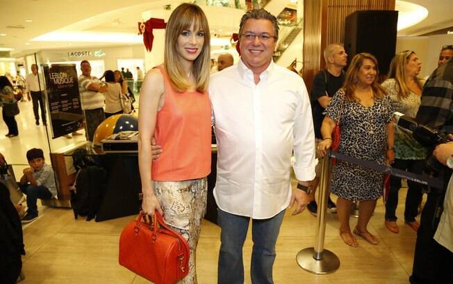Ana Furtado e Boninho no lançamento do livro de Boni no Rio de Janeiro