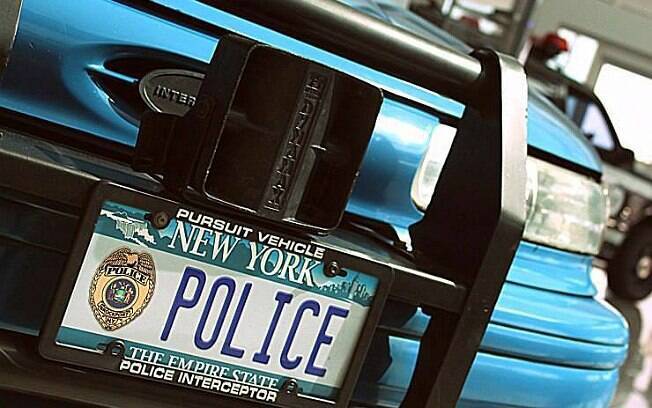 Taurus de 1995 personalizado como viatura policial de Nova York