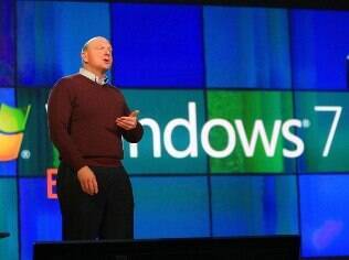 Windows 7 foi lançado em 2009 pelo então CEO Steve Ballmer