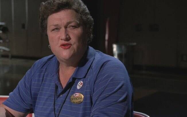 Em Glee, treinadora Shannon Beiste (Dot-Marie Jones) assumiu que é transexual e passará por Cirurgia de Readequação de Gênero