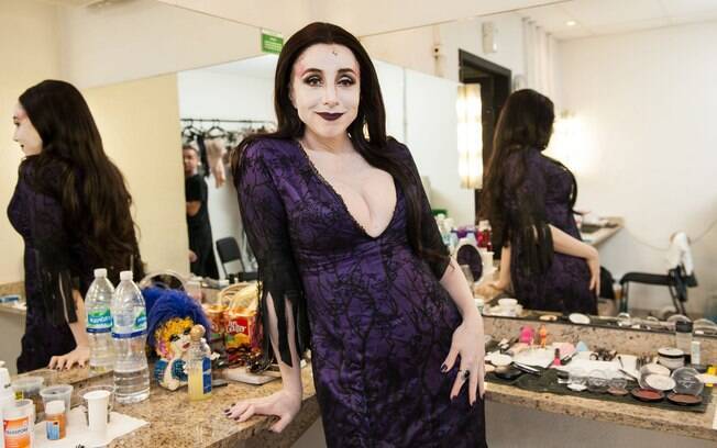 Marisa Orth vive Morticia Addams em musical